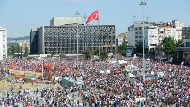 Таксим хиёбонидаги норозилик намойиши