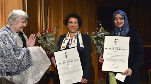 سمر بدوي او تونسۍ وکیله راضیه نصراوي په ۲۰۱۲ کال د (اولف بالمه) جایزې ترلاسه کولو پرمهال