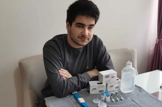 Aleksandar Blagojević sa lekovima