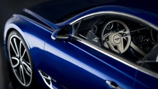 قیمت هر دستگاه بنتلی کنتینانتال مینیاتوری حدود ۹ هزار دلار است