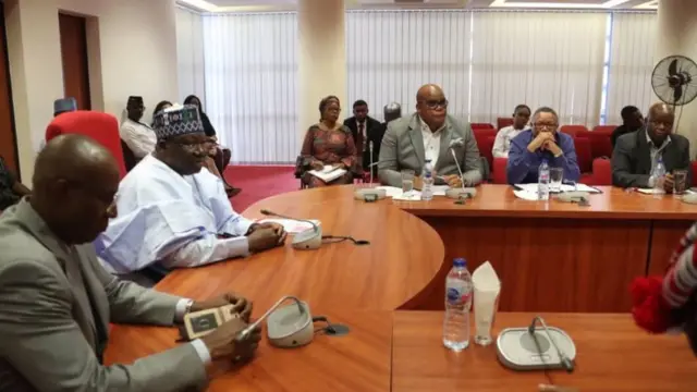 Onyeisi 'Sineti' Ahmed Lawan zutere onye nnochite anya mba Saut Afrịka na Naijiria