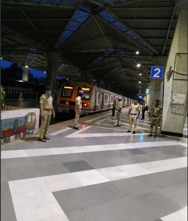 लोकलचा प्रवास