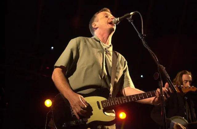 Панк-бард Билли Брэгг