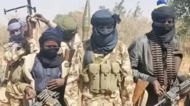 Wasu ƴanbindiga rufe da fuskokinsu