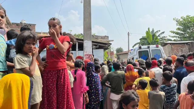 कोल्हुआ गांव के लोग