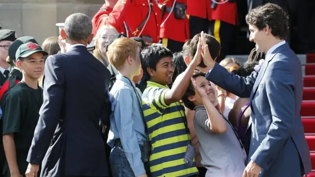 นายกฯแคนดากับเด็ก ๆ