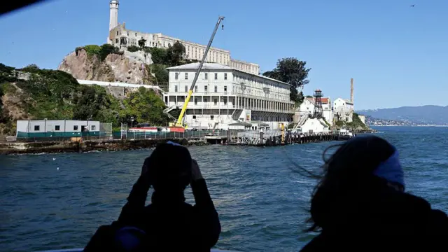 அல்காட்ராஸ், அமெரிக்க சிறை, கைதிகள், தப்பிய கதை, அல்காட்ராஸ் சிறை