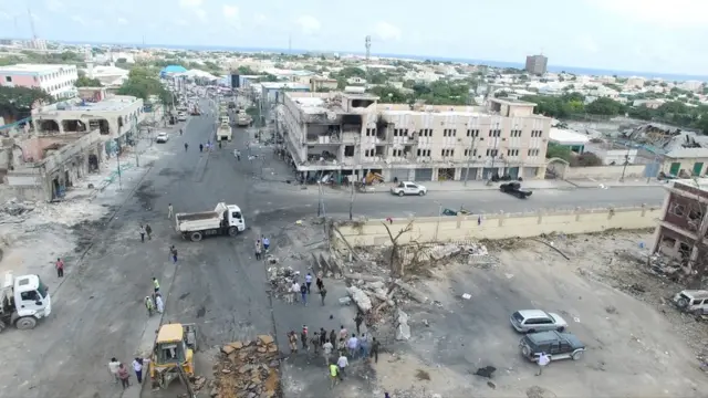 Dabaqa Soobe ayuu qaraxa gaaray, waxaana ka muuqdo gee dumay