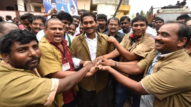 పాదయాత్రలో వైఎస్ జగన్