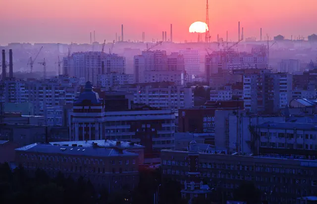Россия. Омск. 15 июля 2016. Вид на спальный район города