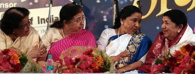 મીના, ઉષા, આશા ભોંસલે અને લતા મંગેશકર