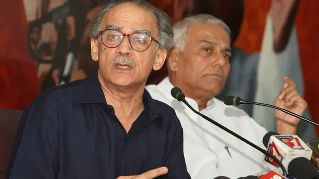 अरुण शौरी आणि यशवंत सिन्हा यांनीही पंतप्रधान नरेंद्र मोदी यांच्यावर उघड टीका केली.