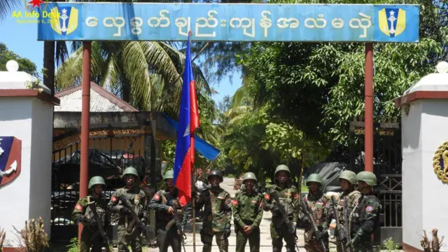 ရခိုင်ပြည်နယ်အတွင်းမှာ နယ်မြေထိန်းချုပ်မှုတွေ တိုးလာချိန်မှာပဲ စစ်ရေးထက် နိုင်ငံရေး နည်းလမ်းနဲ့ ဆွေးနွေးဖို့ အသင့်ရှိတဲ့အကြောင်း အေအေက ပြောလာတာဖြစ်ပါတယ်
