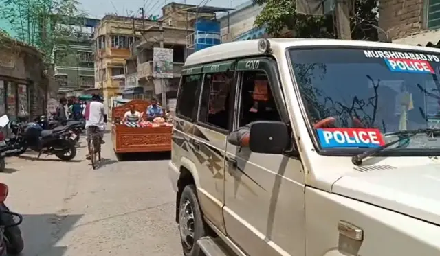 চলমান খাট-গাড়িটি ডোমকল থানায় রাখা হয়েছে এখন