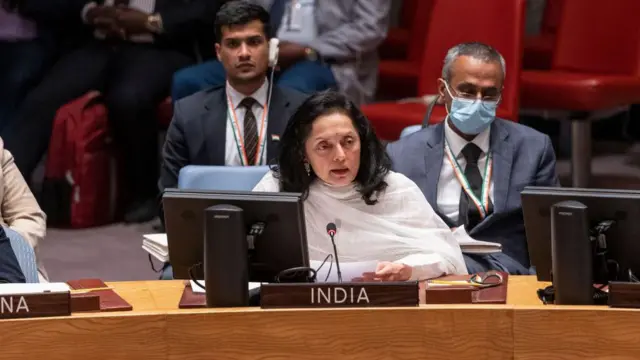 साल 2022 में संयुक्त राष्ट्र सुरक्षा परिषद की एक बैठक में हिस्सा लेतीं संयुक्त राष्ट्र में भारत की स्थायी प्रतिनिधि रहीं रुचिका कंबोज 