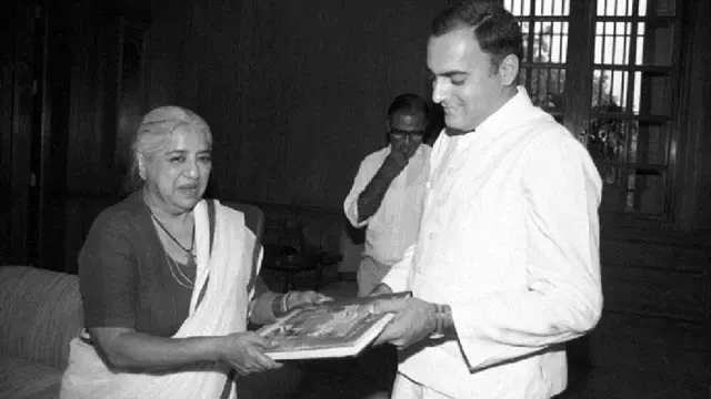 राजीव गांधी, पुपुल जयकर