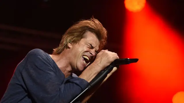 Die Toten Hosen grubu da konserde sahne aldı.