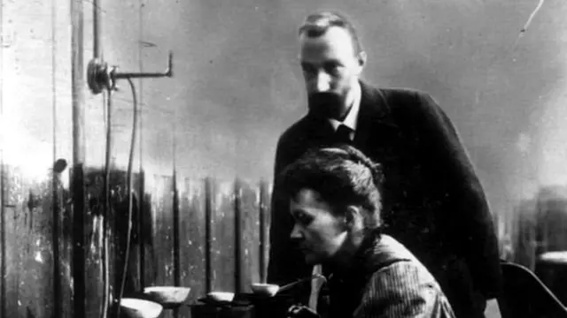 मेरी क्यूरी आणि पिअरे क्यूरी