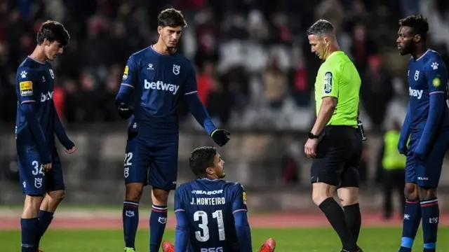 During di Belenenses match against Benfica wey dem abandon