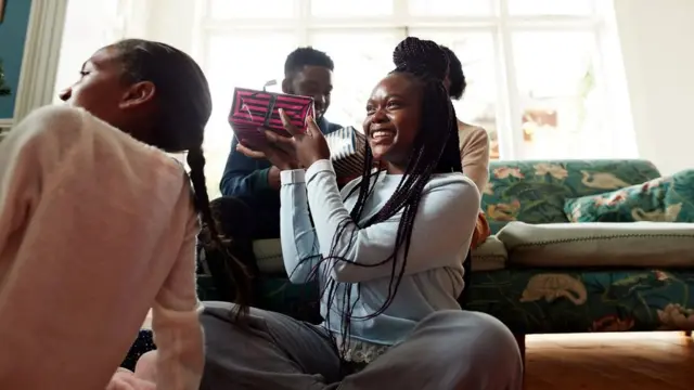 لماذا يجيد البعض "فن" اختيار الهدايا؟