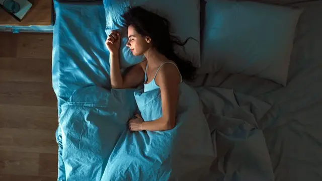 கொரோனா வைரஸ் நமது கனவுகளை எப்படியெல்லாம் மாற்றியுள்ளது? அதை கட்டுப்படுத்துவது எப்படி?