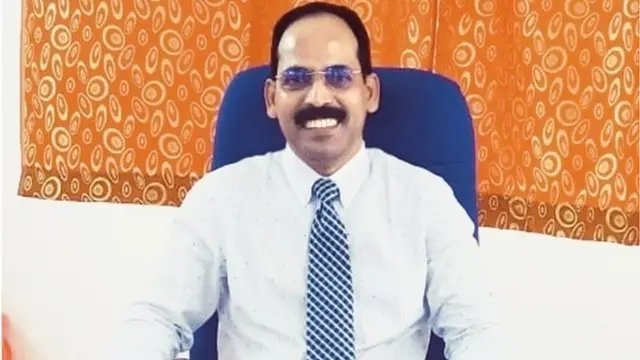 தலைமை ஆசிரியர் குமார் தாக்கூர்