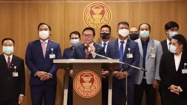 ชัยธวัช ตุลาธน เลขาธิการพรรคก้าวไกลแถลงข่าว