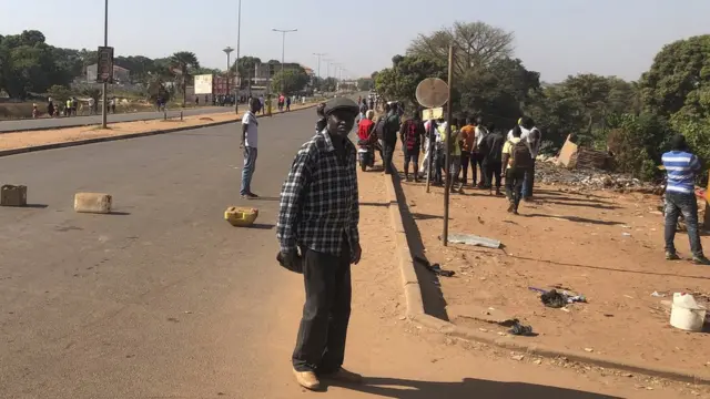 Дороги около правительственного комплекса в Бисау были перекрыты