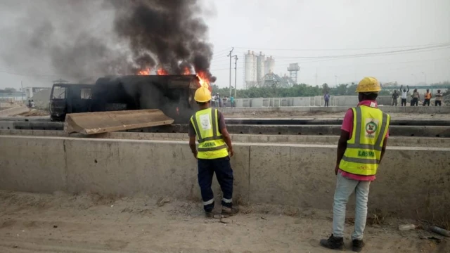 Tanka na-agba ọkụ