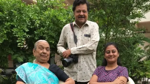 வைரலாகும் பாட்டி-பேத்தியின் புகைப்படத்தின் உண்மைப் பின்னணி