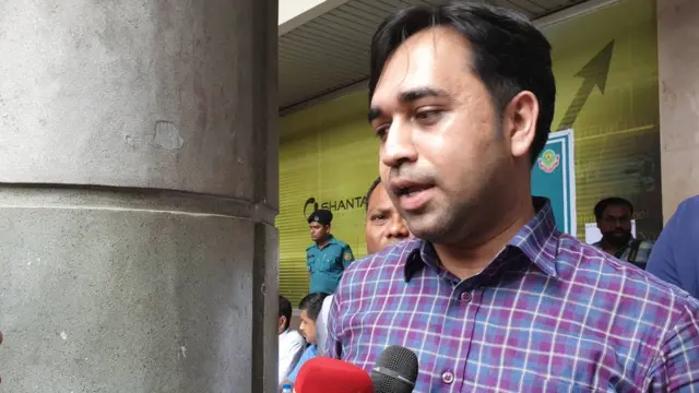 এম এম কামাল।