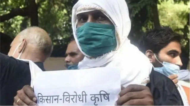 కేంద్ర ప్రభుత్వం అమలు చేసిన వ్యవసాయ సంస్కరణ చట్టాలను రద్దు చేయాలని దిల్లీ సరిహద్దుల్లో రైతులు డిమాండు చేస్తున్నారు.