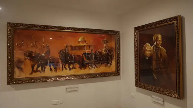 ஓவியர் ஏ.பி.ஸ்ரீதரின் 95 ஓவியங்கள் மணிமண்டபத்தில் இடம்பெற்றுள்ளன.