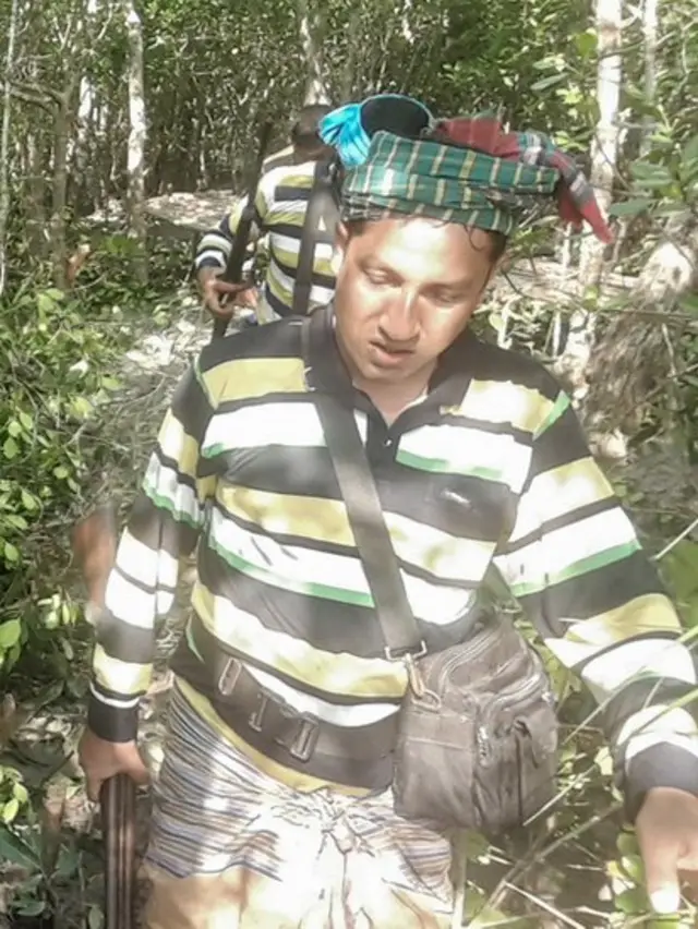 র‍্যাব-পুলিশের হাত থেকে বাঁচতে জলদস্যুদের ক্রমাগত জায়গা বদল করতে হয়।