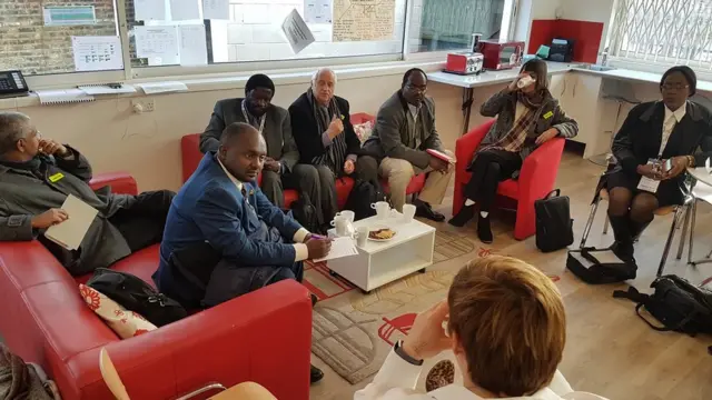 Ministir De'etaan Barnootaa Itoophiyaa Dr Hasan Yuusuuf yommuu qooda fudhattota barnootaa waliin UKtti mari'atan