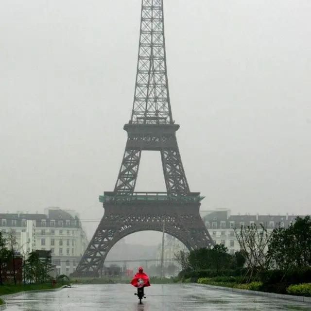Tháp Eiffel 'giả như thật' ở khu Tiểu Paris, Hàng Châu