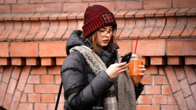 Mengonsumsi kutipan-kutipan berisi pesan mencintai diri sendiri di media sosial membuat seseorang merasa lebih baik tentang diri mereka sendiri