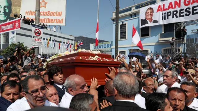 Ataúd de Alan García