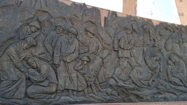 Қарттар порно жас әйелдер трахают