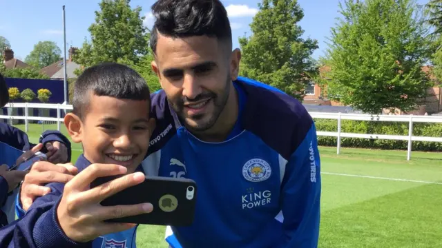 anak-anak thailand selatan latihan bola di Leicester City.