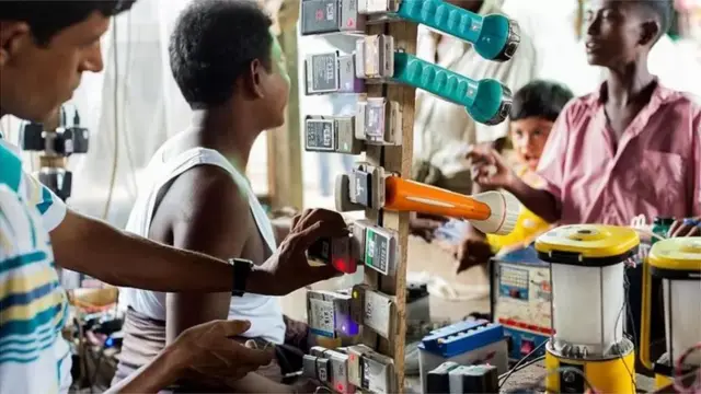 আইনমন্ত্রী এবং উপদেষ্টার ফোনালাপ ফাঁস হওয়ার ঘটনা তদন্ত করার কথা বলছে সরকার।