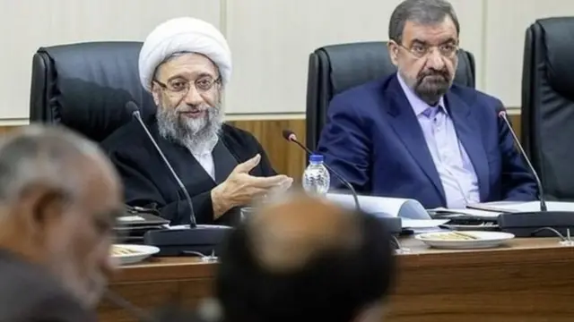 از راست محسن رضایی و صادق لاریجان