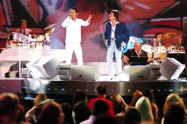 Roberto Carlos e MC Leozinho
