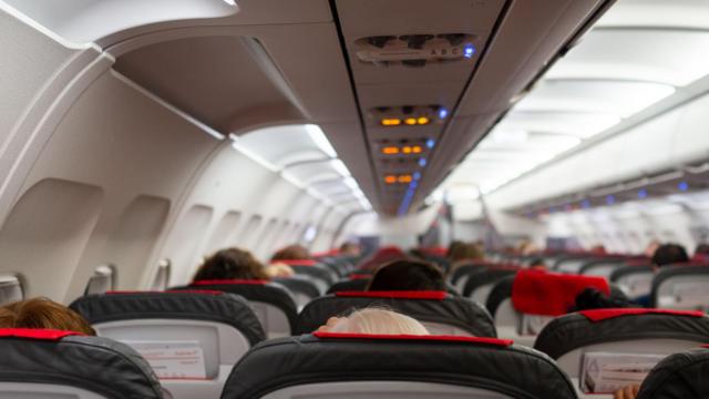 101 வயது மூதாட்டியை மீண்டும் மீண்டும் குழந்தை என்று தவறாக பதிவு செய்த ஏர்லைன்ஸ் நிறுவனம்