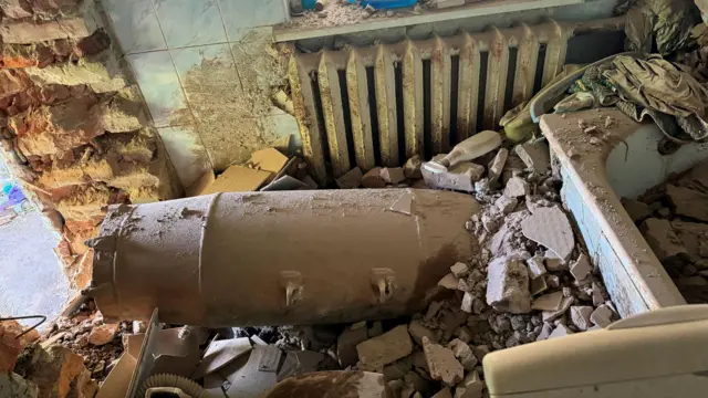 जून 2024 में खार्किव में एक फ्लैट का बाथरूम