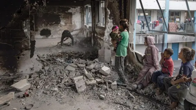 La ofensiva de Israel en la Franja de Gaza ha obligado a muchos palestinos a huir de sus hogares.

