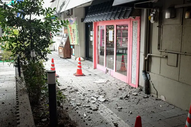 Kondisi di Prefektur Aomori pada 9 Desember 2025, setelah gempa M7,5 mengguncang lepas pantai wilayah ini pada malam sebelumnya.