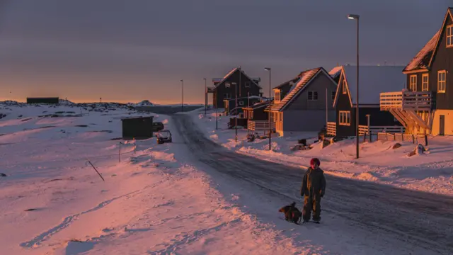 2025 में रमज़ान के अंत में ब्यूनस आयर्स में मुसलमान साथ मिलकर खाते हुए ईद-उल-फ़ितर मनाते हुए