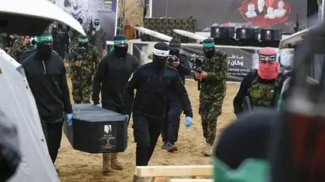 Xamaas ayaa sheegtay inay bilaabi doono baaritaan la xiriirta sida meyd qaldan ay u wareejisay