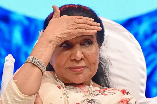 ஆஷா போஸ்லே காலமானார், தமிழில் பாடிய 8 பாடல்கள்